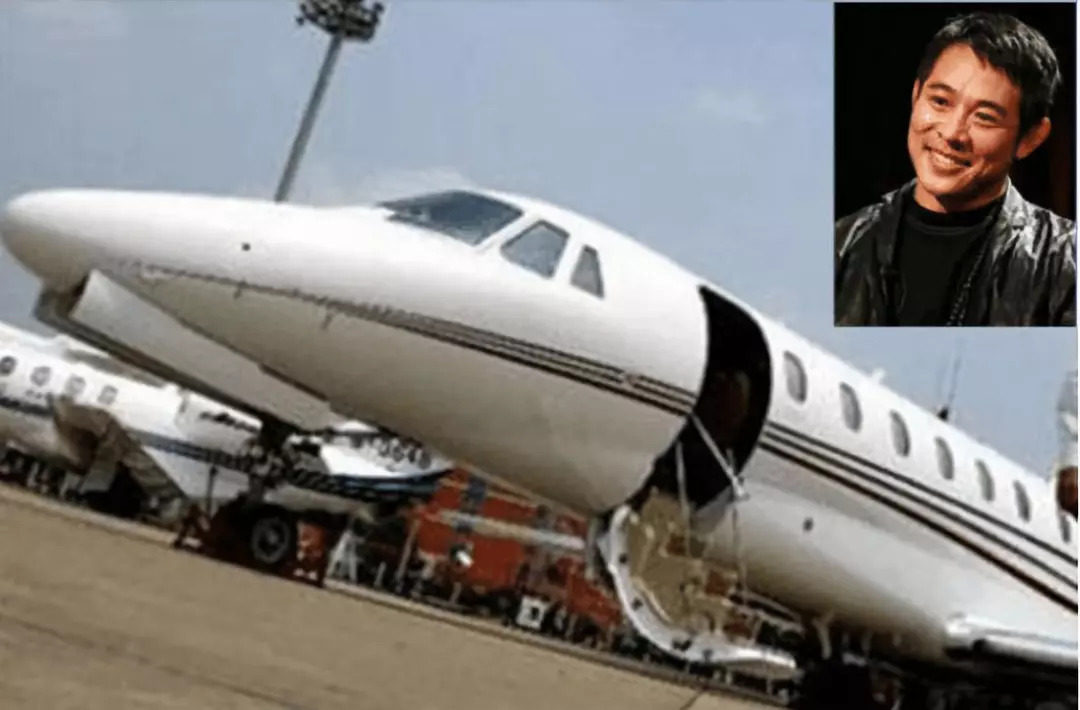 有私人飞机的明星,刘涛的价值三个亿,而他全球机场任意降落!