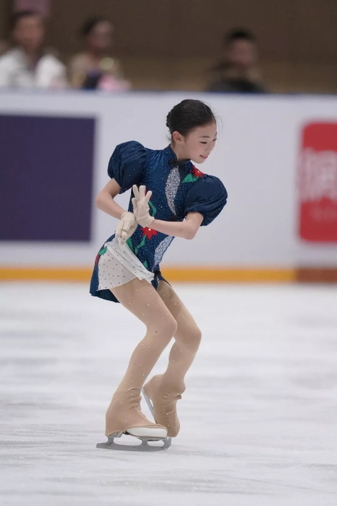 安香怡安香怡自小在世纪星滑冰俱乐部学习滑冰,极具花滑天赋,小姑娘