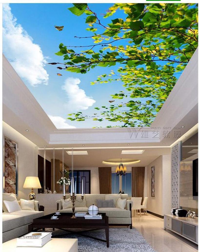 家装客厅软膜天花吊顶采用绿色大树图案,蓝天白云图案的发光软膜