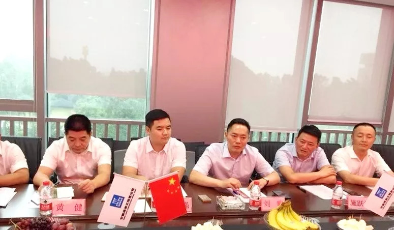 中南控股副总裁建筑集团董事长刘畋一行到中建不二进行考察交流