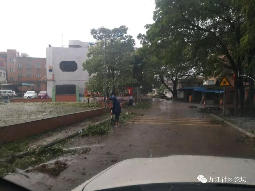 台风山竹远去九江沙头市面开始恢复