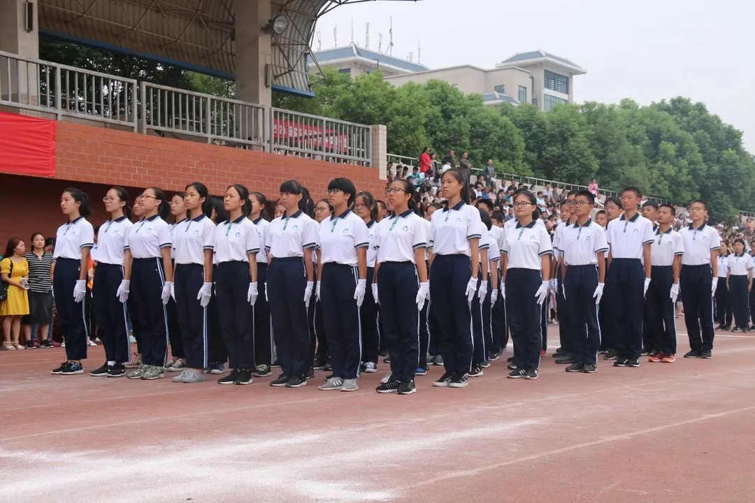 襄阳五中2018级新生军训圆满结束(附回顾视频)