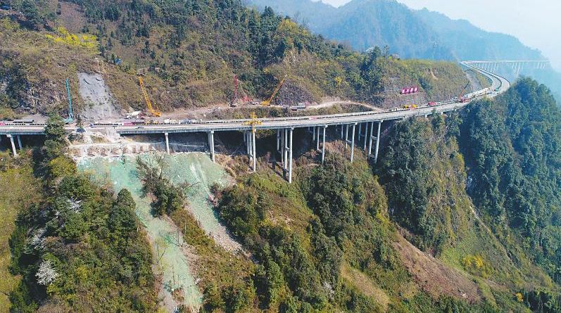 国庆中秋出行预警雅西攀西高速60公里施工路段极易拥堵