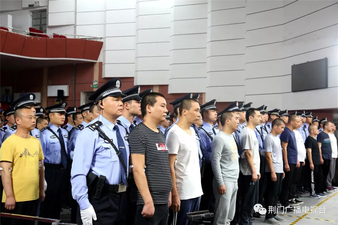 9月11日,随着沙洋县人民法院对廖海滨等30人组织,领导,参加黑社会