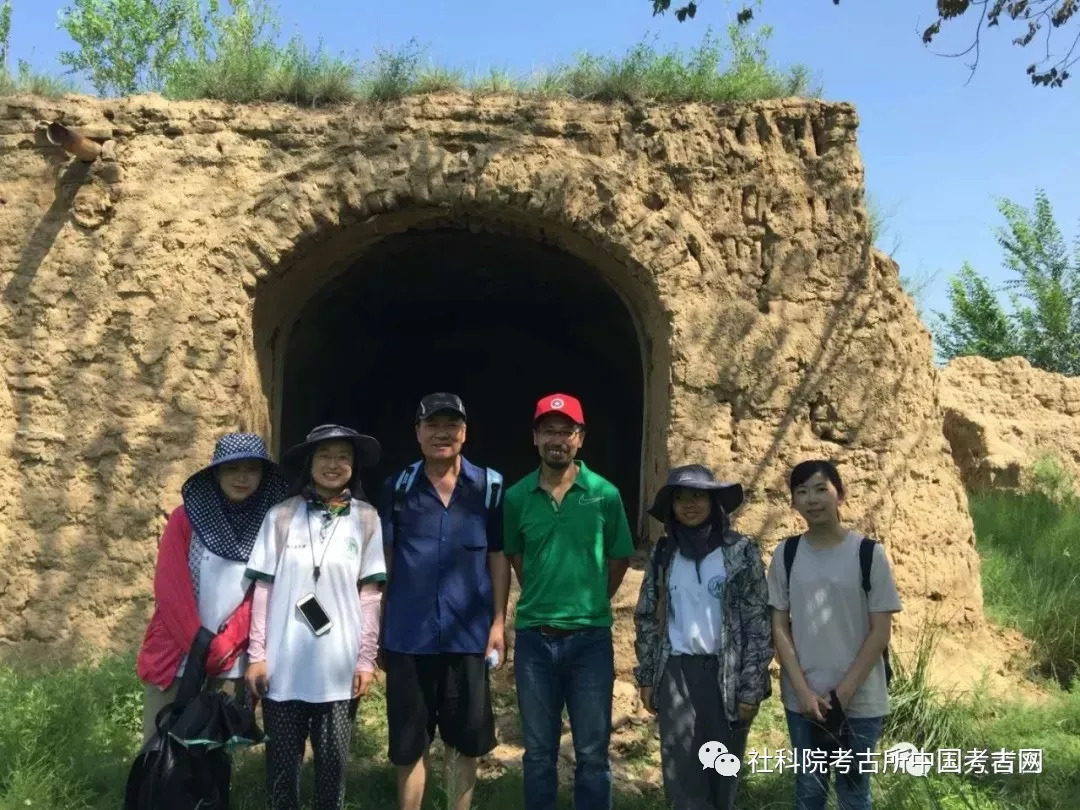 基层组织及大同市考古研究所进行沟通后,人大师生来到吉家庄遗址进行