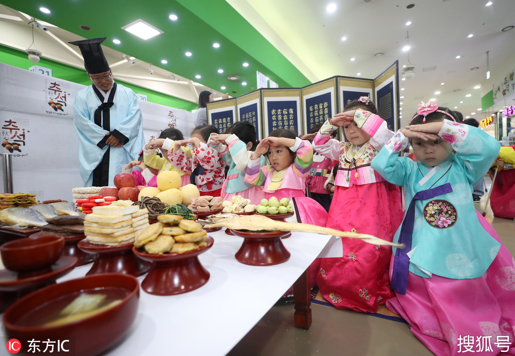 韩国小朋友学习中秋祭祖礼 中秋到底起源于谁家?