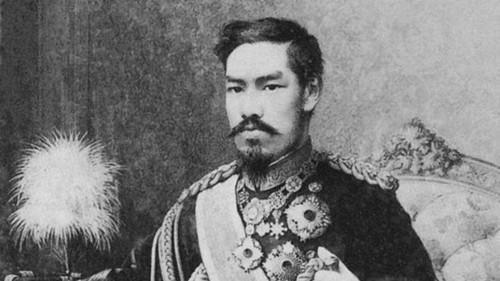 历史上最幸运的天皇,半辈子是傀儡,却成日本最