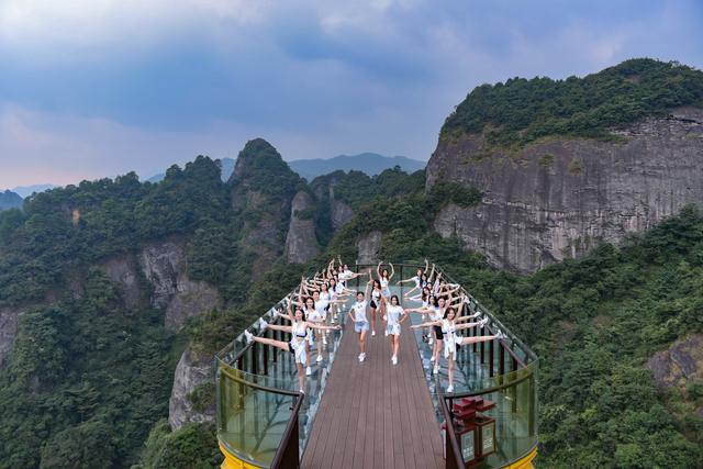 来到了资源县资江·天门山景区拍摄外景