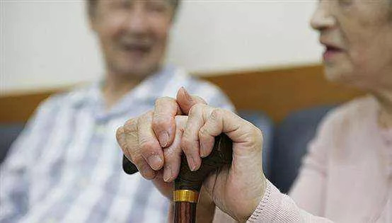 经济困难的高龄,失能等老年人解决养老服务困难