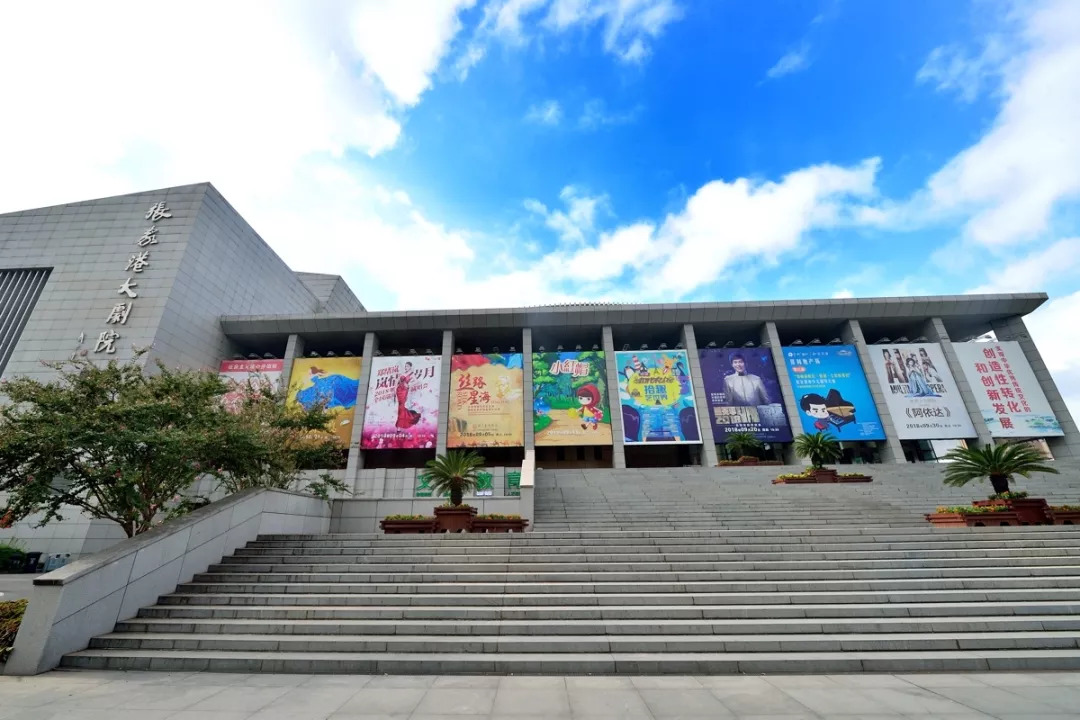 的夏日"第三届张家港市少儿钢琴大赛昨天在保利大剧院"画上了休止符"