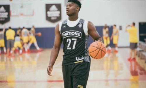 他就是超人气新星zion williamson (蔡恩威廉姆斯),现在只要18岁的他