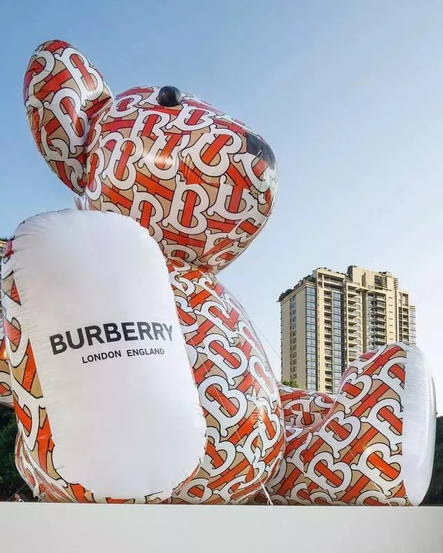 巴宝莉burberry换掉了117年的logo,准备屏霸全球!