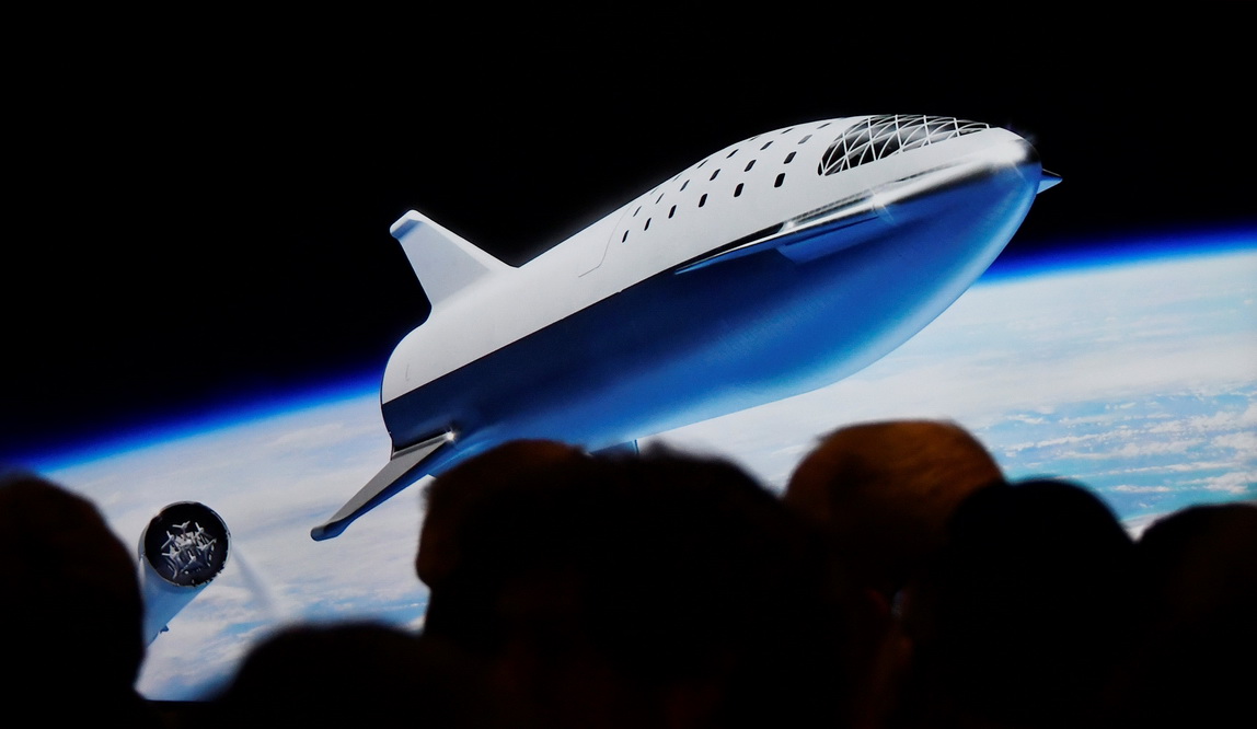 美国加州霍桑,埃隆·马斯克宣布,spacex将使用bfr大型猎鹰火箭,送日本