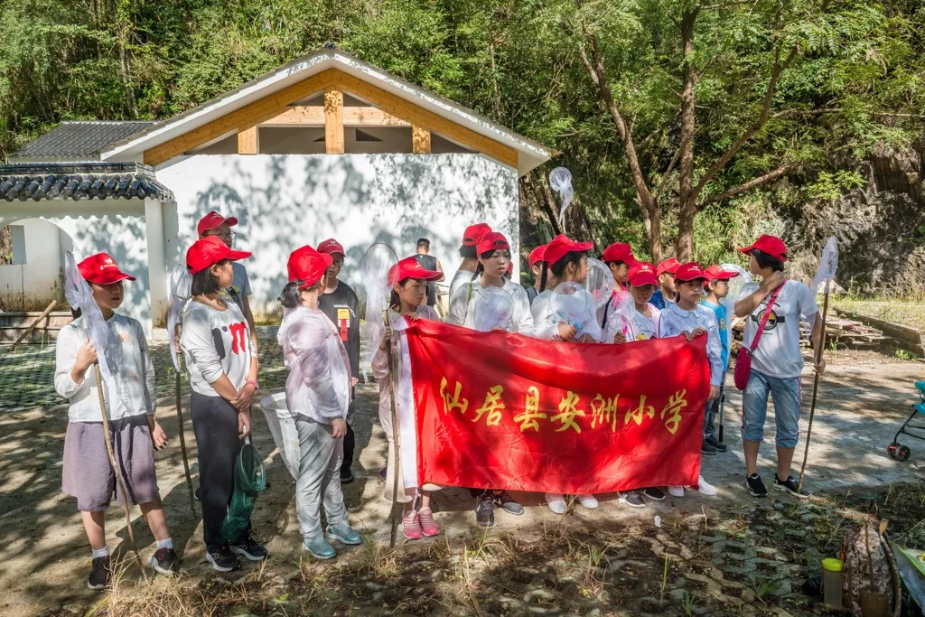 周末,仙居县安洲小学的同学们在班主任和科学老师的带领下,来到仙居