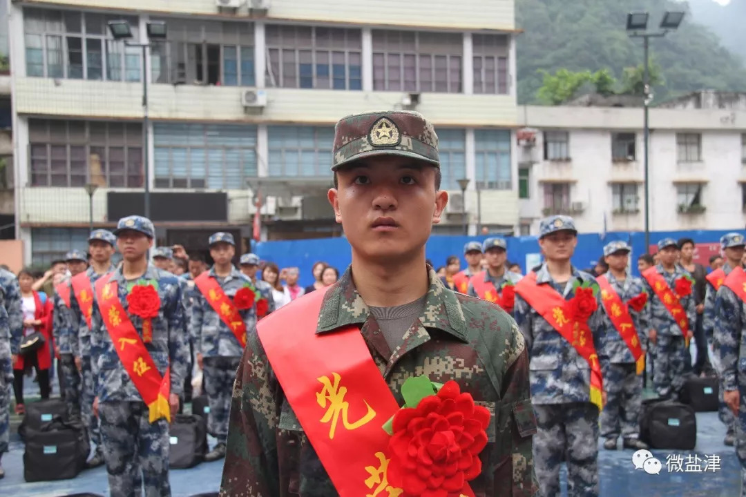 共有62名新兵应征入伍,其中男兵60名,女兵2名,分别有海军,空军,火箭军