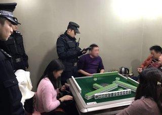 农村赌博罚款又拘留,城市棋牌室没人管,专家的解释惨遭老农打脸