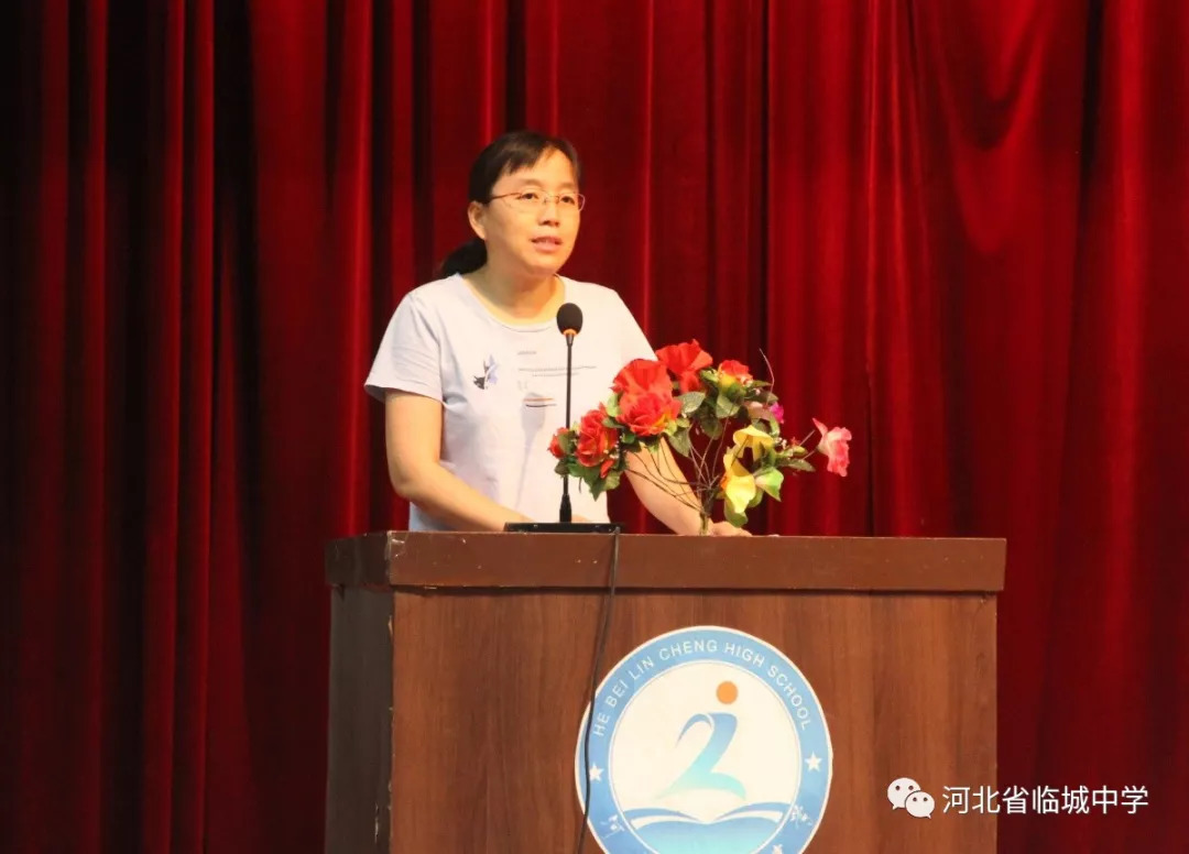 常务副校长鲁振云代表高三年级做决胜2019高考表态发言