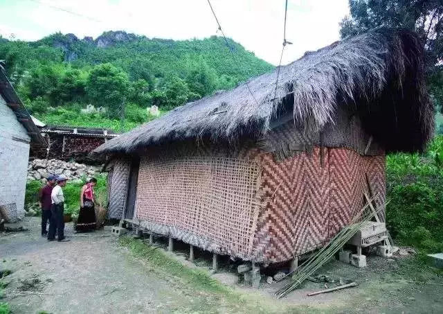 口袋房:满族满族早期多依山傍水而居,以方便和适应他们的生产生活习惯