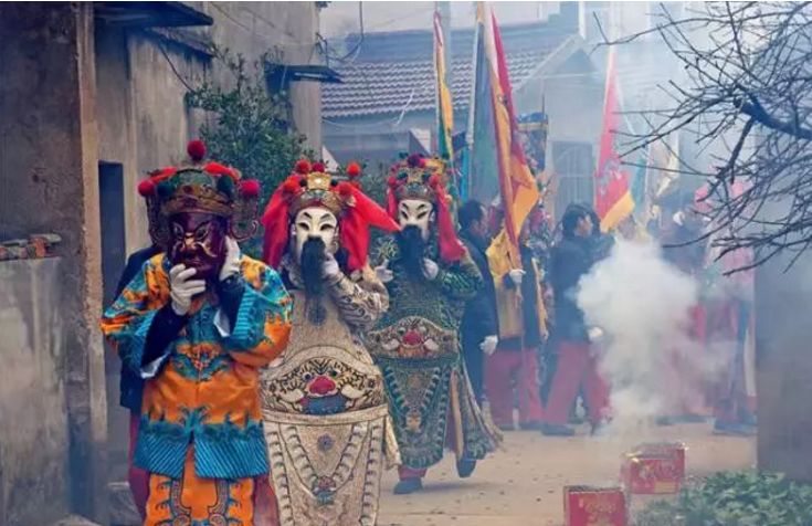 西南的社渚镇 至今仍留存下来一种大型民间祭祀舞蹈 被称为"跳五猖"