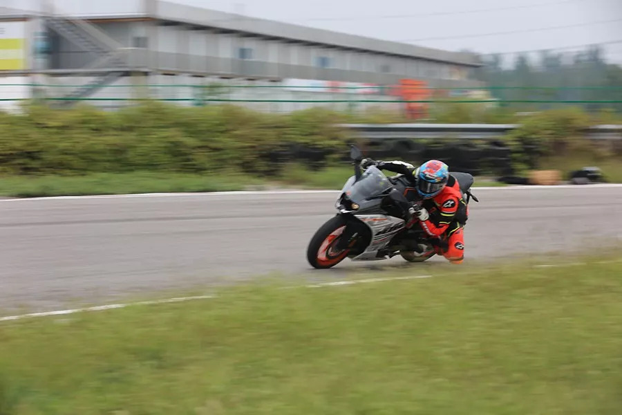 50980元,ktm 新 rc390上市,弯道火箭升级披靡人生