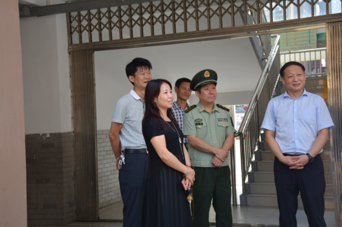 瑶海区宋华龙副区长带队检查瑶海实验小学消防安全工作