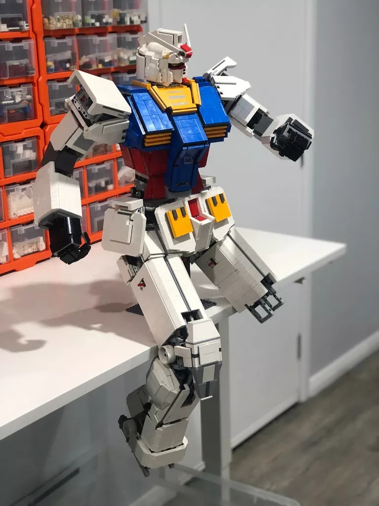 过万乐高零件拼成近一米高的rx-78-2高达,大神请受我一拜