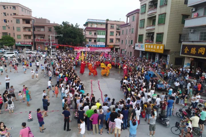 添油是麻涌人过中秋的一个传统习俗,每年中秋节的傍晚,漳澎村到处