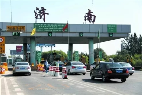 易拥堵缓行的高速有 g35济广高速,g2001济南绕城高速,g3京台高速.