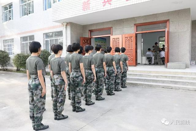 快看东部战区陆军首批女新兵来了