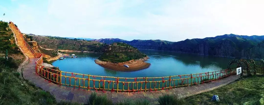 老牛湾位于内蒙古呼和浩特市清水河县,是山西省和内蒙古自治区的交界