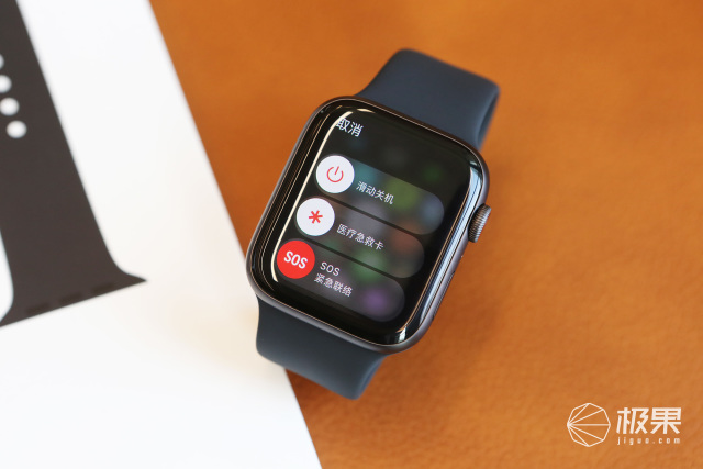 apple watch 4上手图赏:表盘更大,功能更注重健康