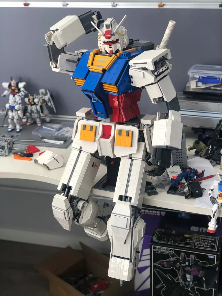 过万乐高零件拼成近一米高的rx-78-2高达,大神请受我一拜