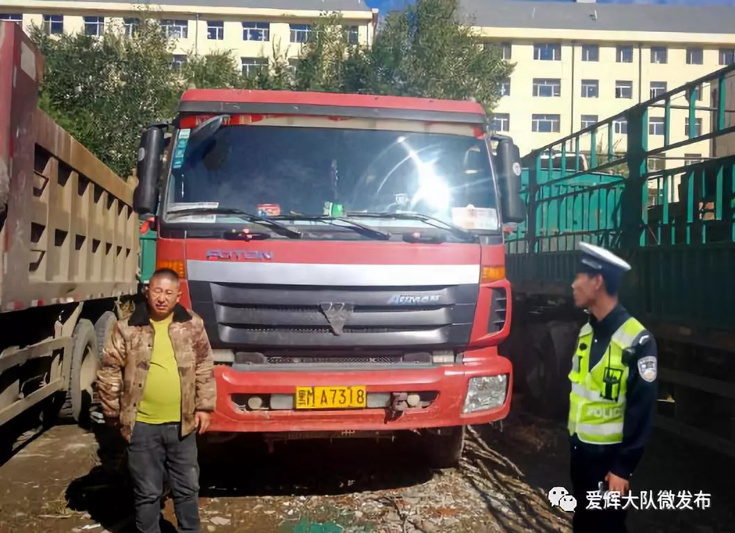 黑河:交警凌晨例行检车,发现4辆大货车未年检,非法改型.