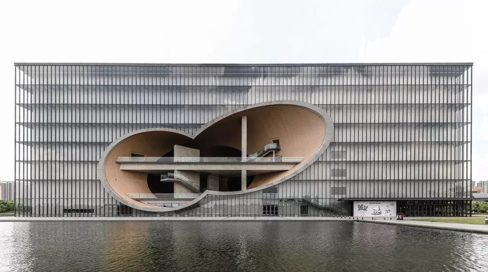 安藤忠雄用3.6万方清水混凝土,打造上海最顶级大剧院!
