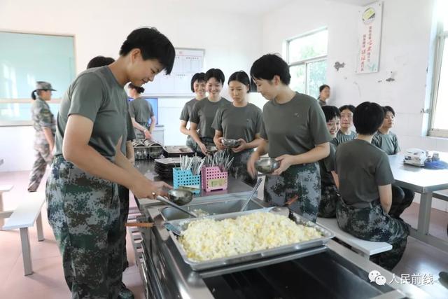 快看东部战区陆军首批女新兵来了