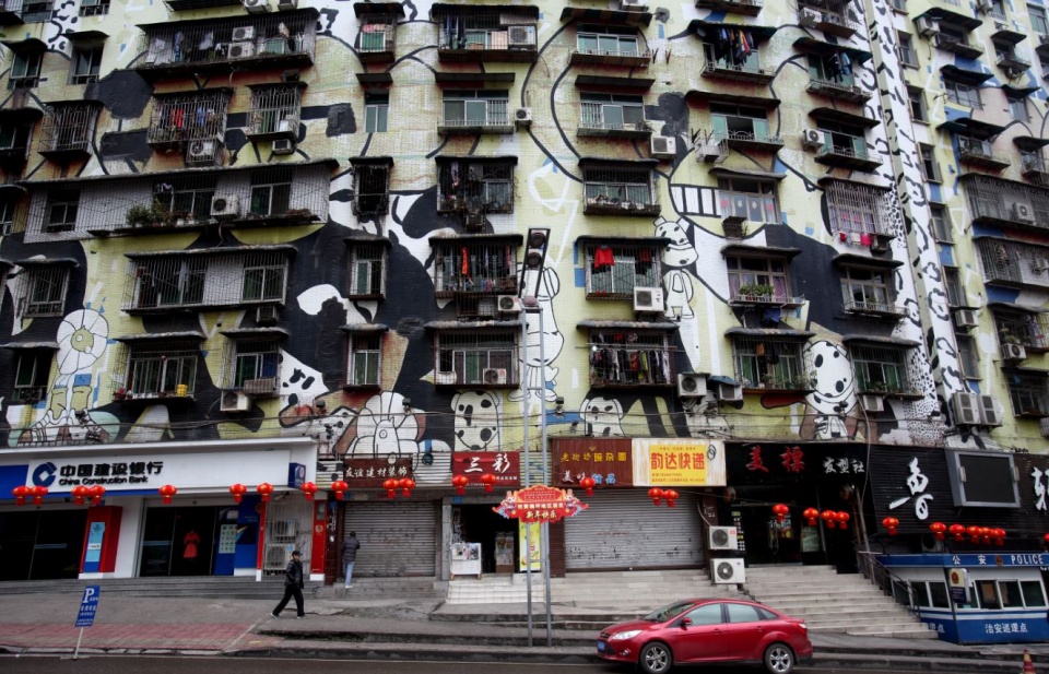 黄桷坪涂鸦艺术街的建成彻底改变了重庆市黄桷坪破旧的城市面貌,为以