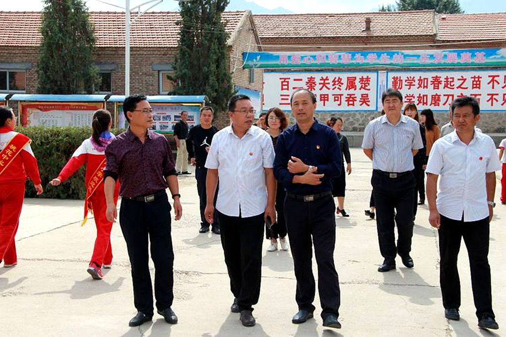 太师屯镇中心小学赴河北蔚县桃花镇中心校开展精准扶贫调研及指导教学