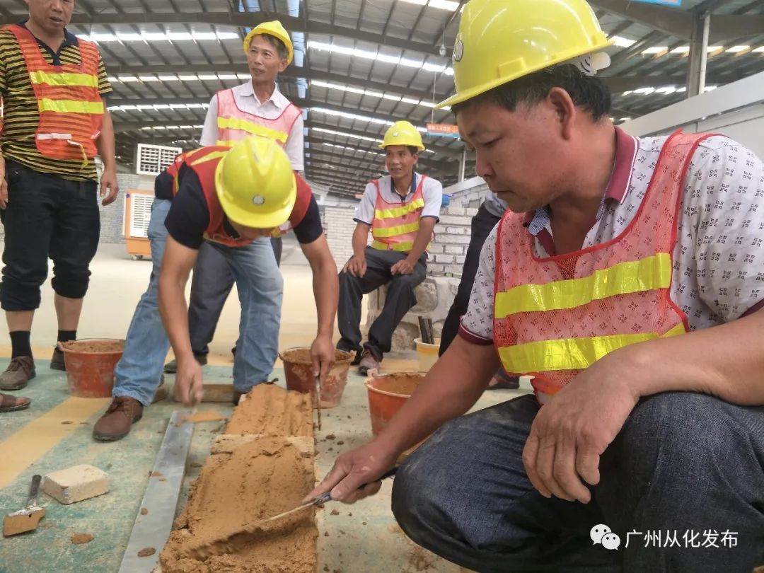 区农村建筑工匠持证人员管理手册》,具备承接农村住宅建设工程的资格