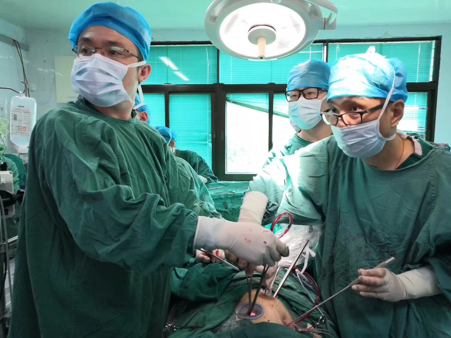 全市领先！胸心外科成功实施无气管插管胸腔镜肺叶切除术_自贡市第一人民医院