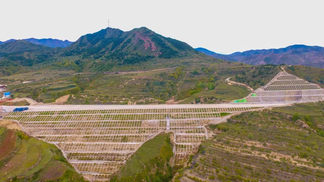 小斜阳段挖填方路基