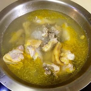 这种蘑菇营养价值丰富, 鸡汤跟它一起煮, 坚持7天, 补血养颜!