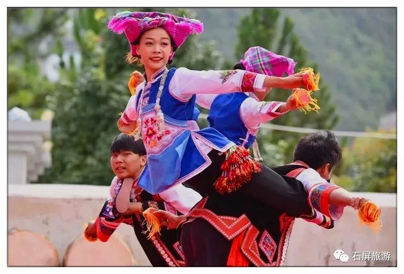 石屏这届野生菌文化旅游节超惊艳!跳烟盒舞,赏古羽石