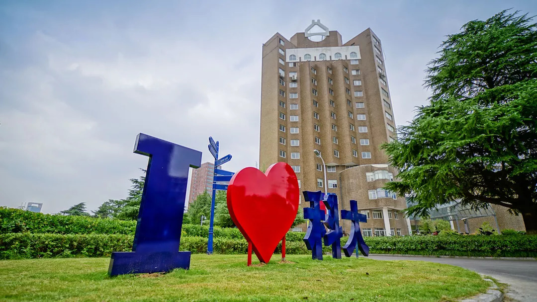 东区大礼堂承载了中国科大学子太多的回忆.