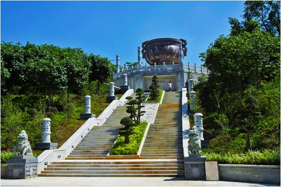 游览香山风景名胜区 香山风景名胜区 是"厦门二十四景"之一 香山岩寺