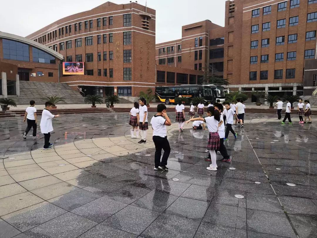 北师大天津附中发挥教育辐射作用,为北京朝阳区朝阳外语小学开设行走