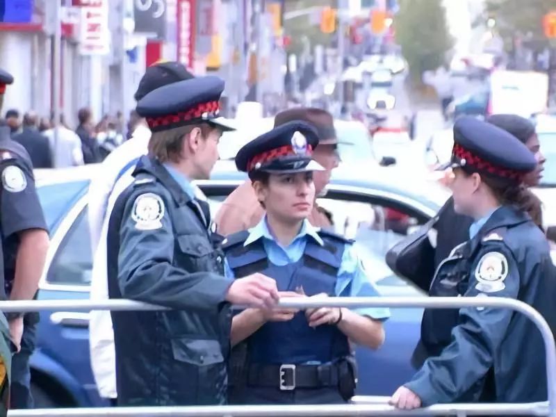 加拿大警察权力小那也不能拿他们当摆设