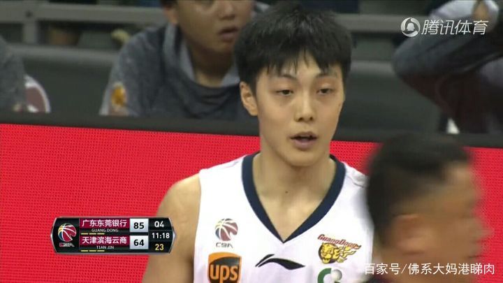 逆转约旦的大功臣胡明轩12分9助,颜值杠杠滴也可以舔屏!