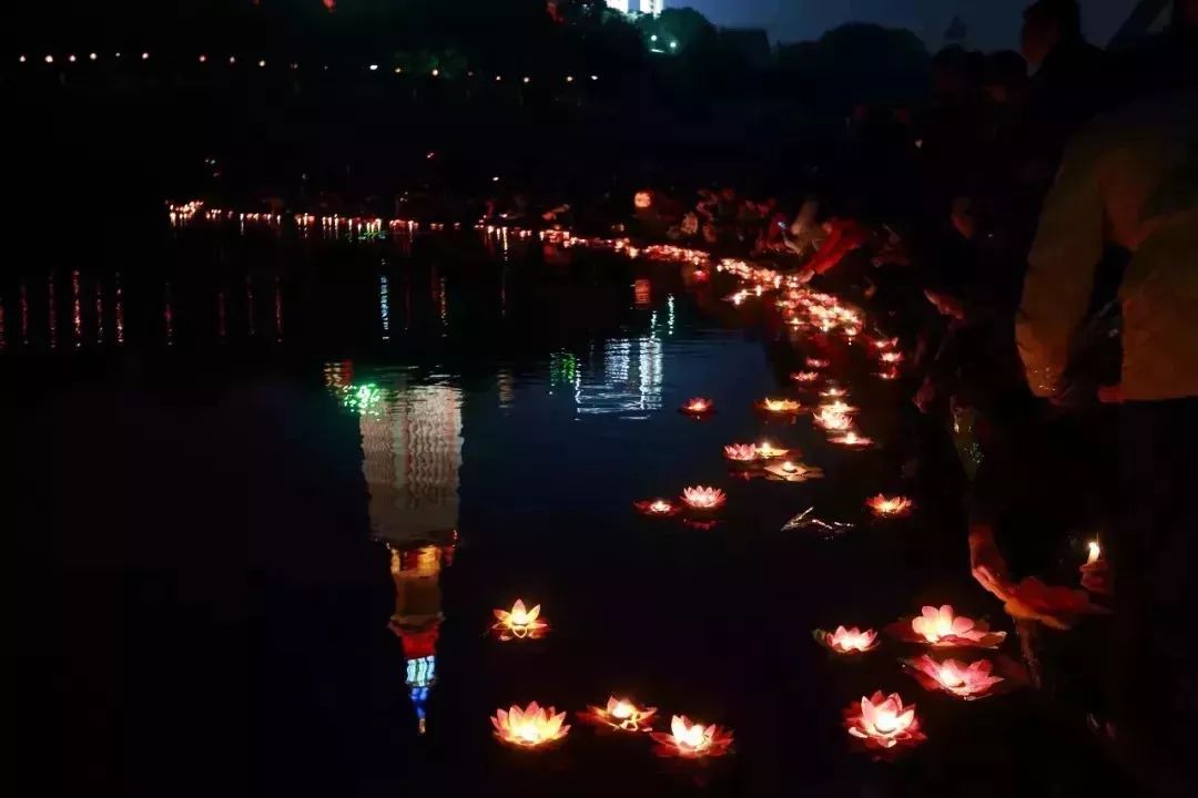 5000盏荷花灯 免费发放,一起来许愿吧!