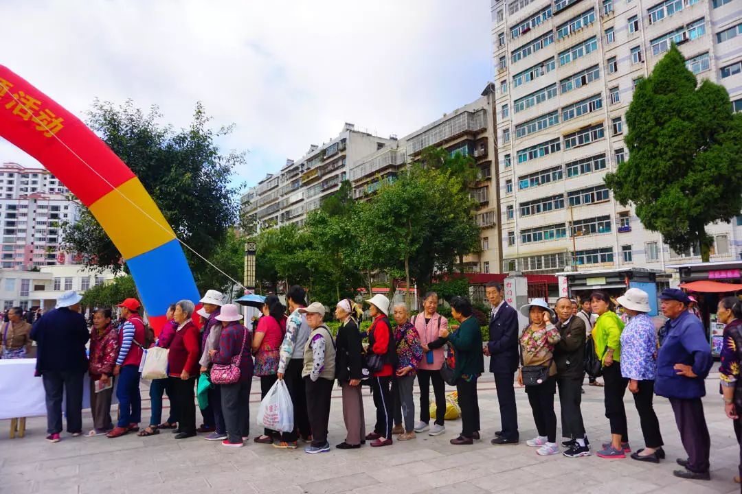 个旧市民人口_个旧一中(2)