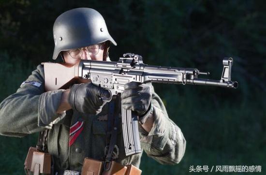 mp44突击步枪:第一发子弹打的最准,德军士兵喜欢点射提高精度!